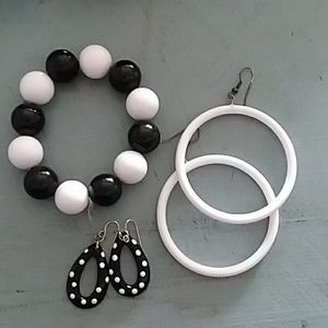 Retro style bracelet earrings black and white